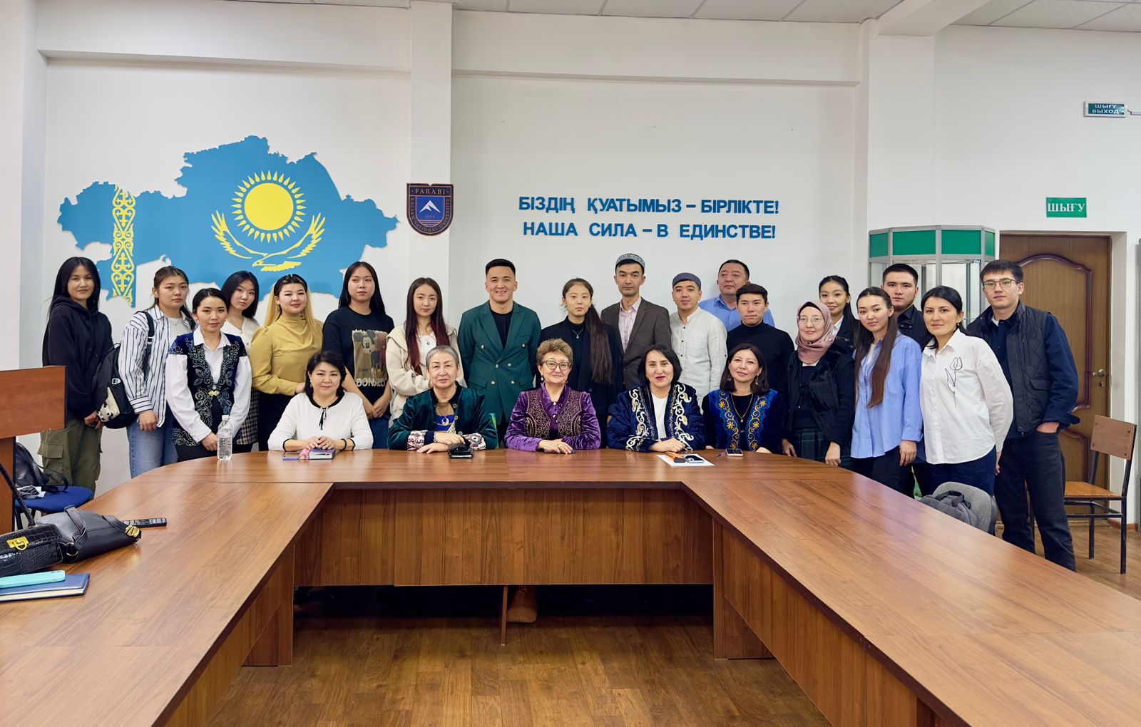 Doctoral students of Al-Farabi KazNU organized a meeting with a veteran dedicated to the 90th anniversary of the university