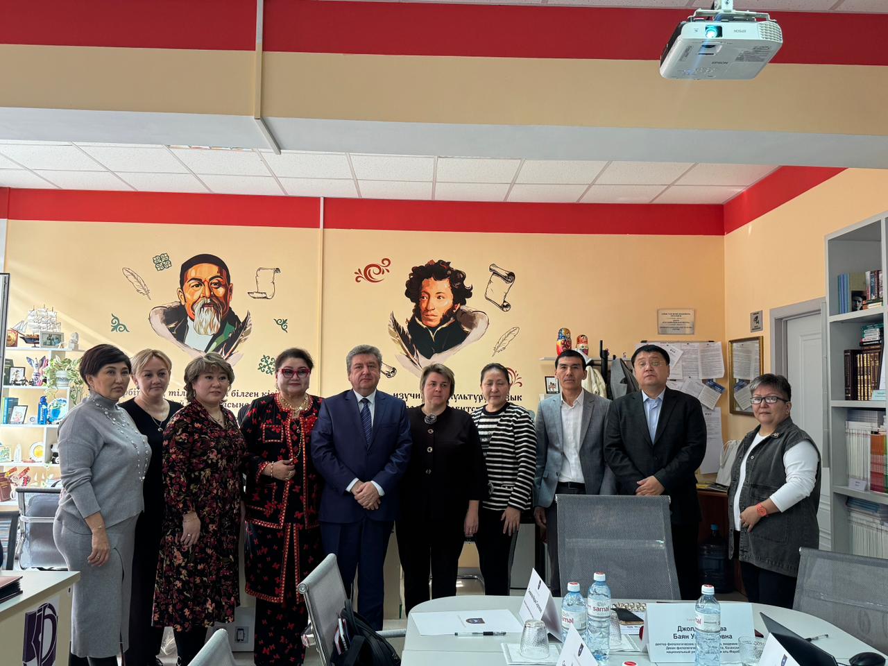 Дәстүрді сақтай отырып, болашақты ашу: «Орыс тілі және мәдениеті» орталығына 10 жыл