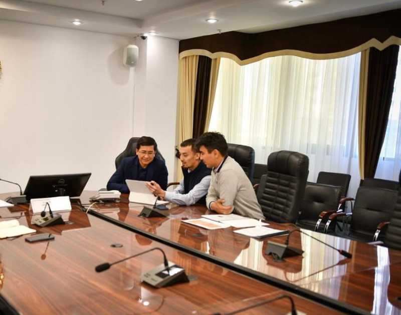 Minister of Education Askhat Aimagambetov met with teachers-coaches of the National Robotics Team of the Republic of Kazakhstan