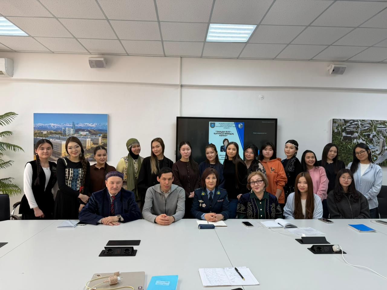 «Заңды білу - кауіпсіз өмірдің кепілі» тақырыбындағы дөңгелек үстел