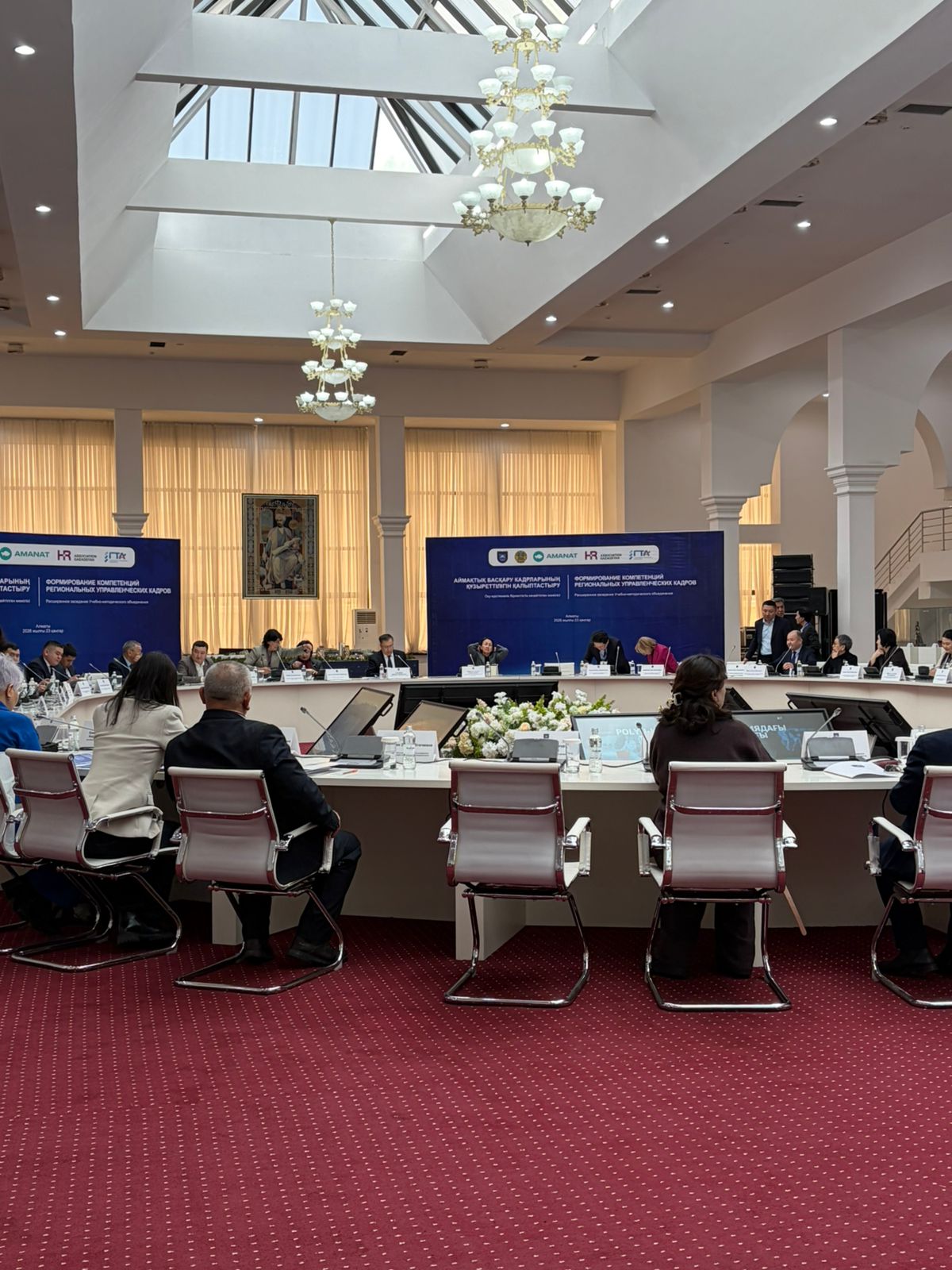 Оқу-әдістемелік бірлестік отырысы аясында көрме мен кампус-тур ұйымдастырылды