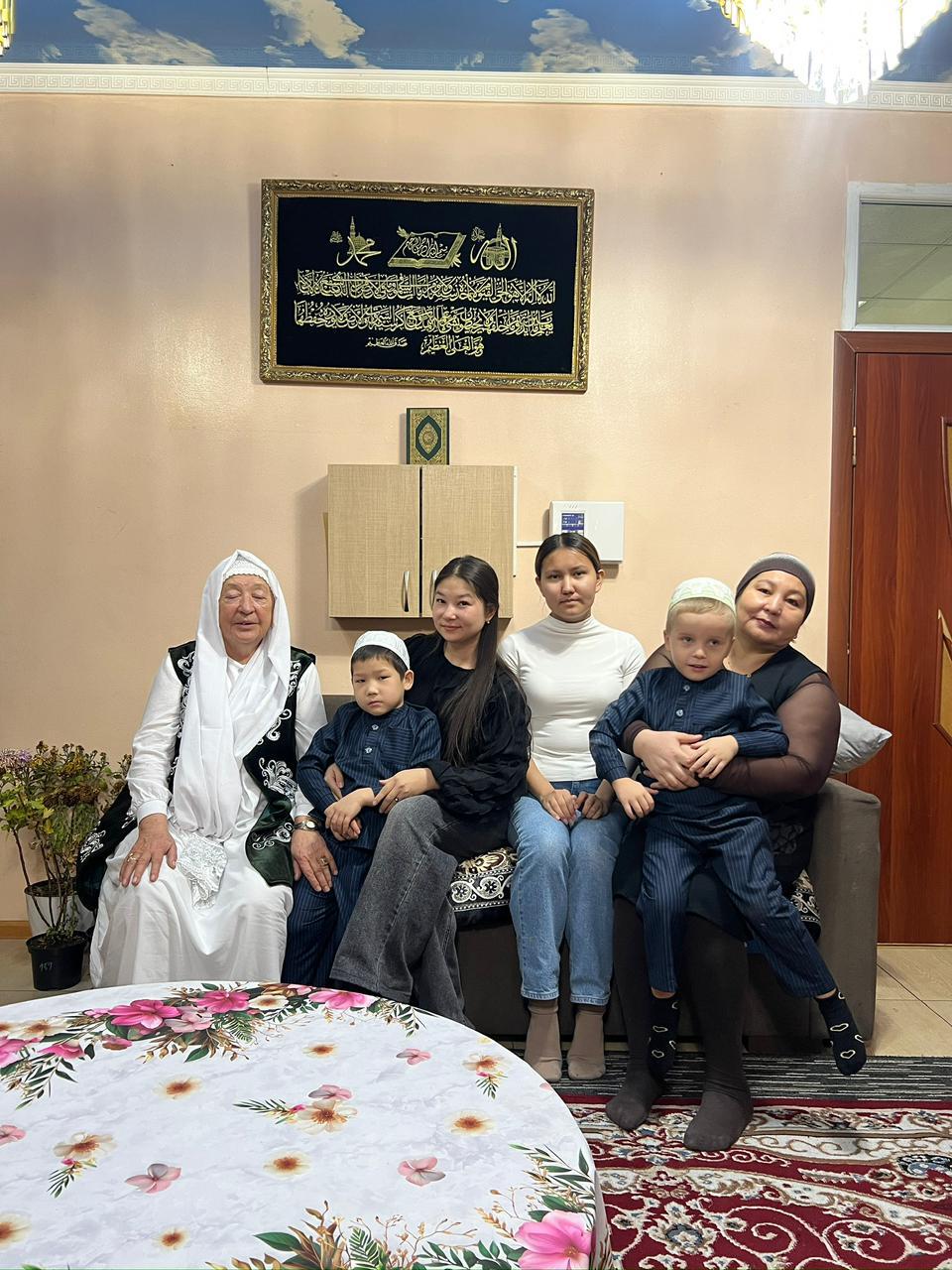 Жетім көрсең, жебей жүр...