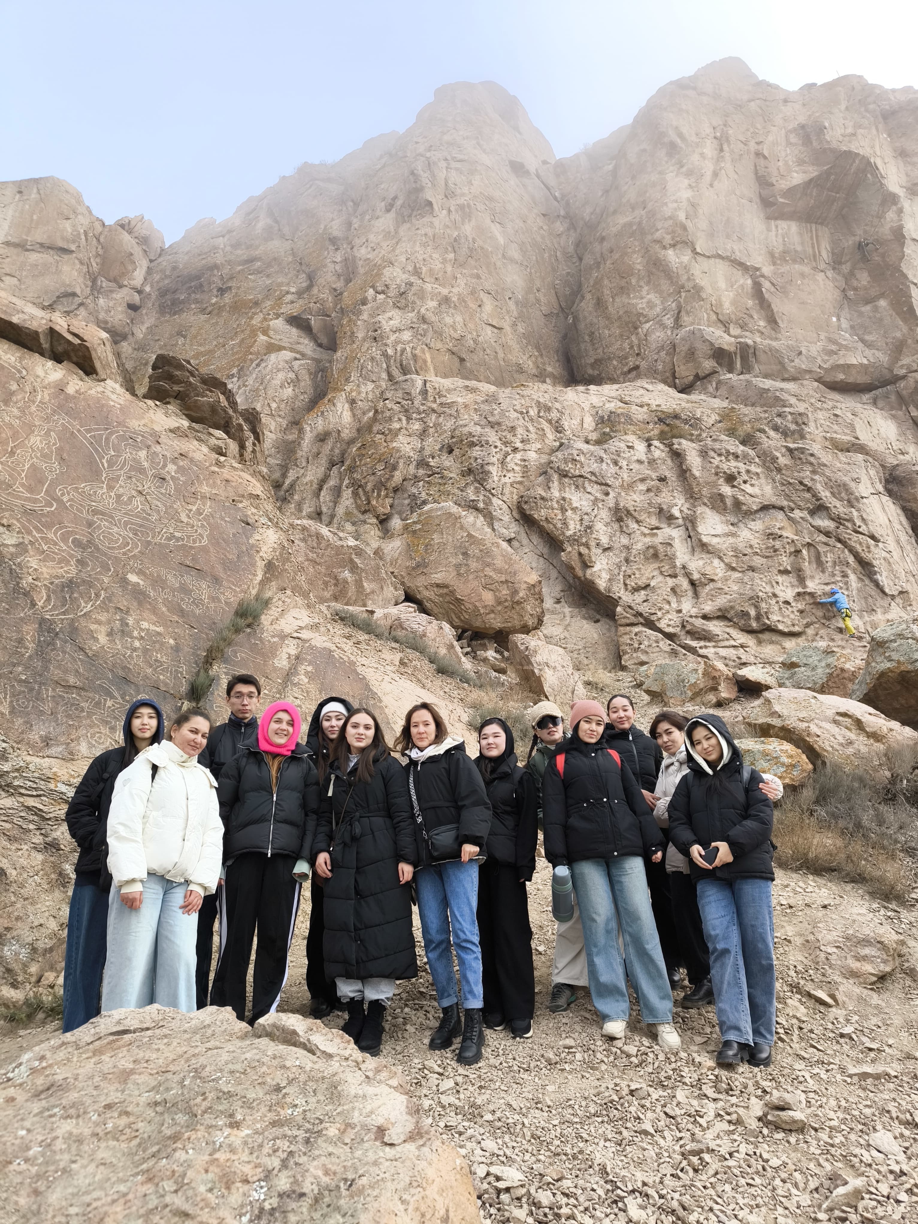 Bengu.iz үйірмесінің ұйымдастыруымен Іле өзені бойындағы Таңбалы тас тарихи орнына танымдық зиярат