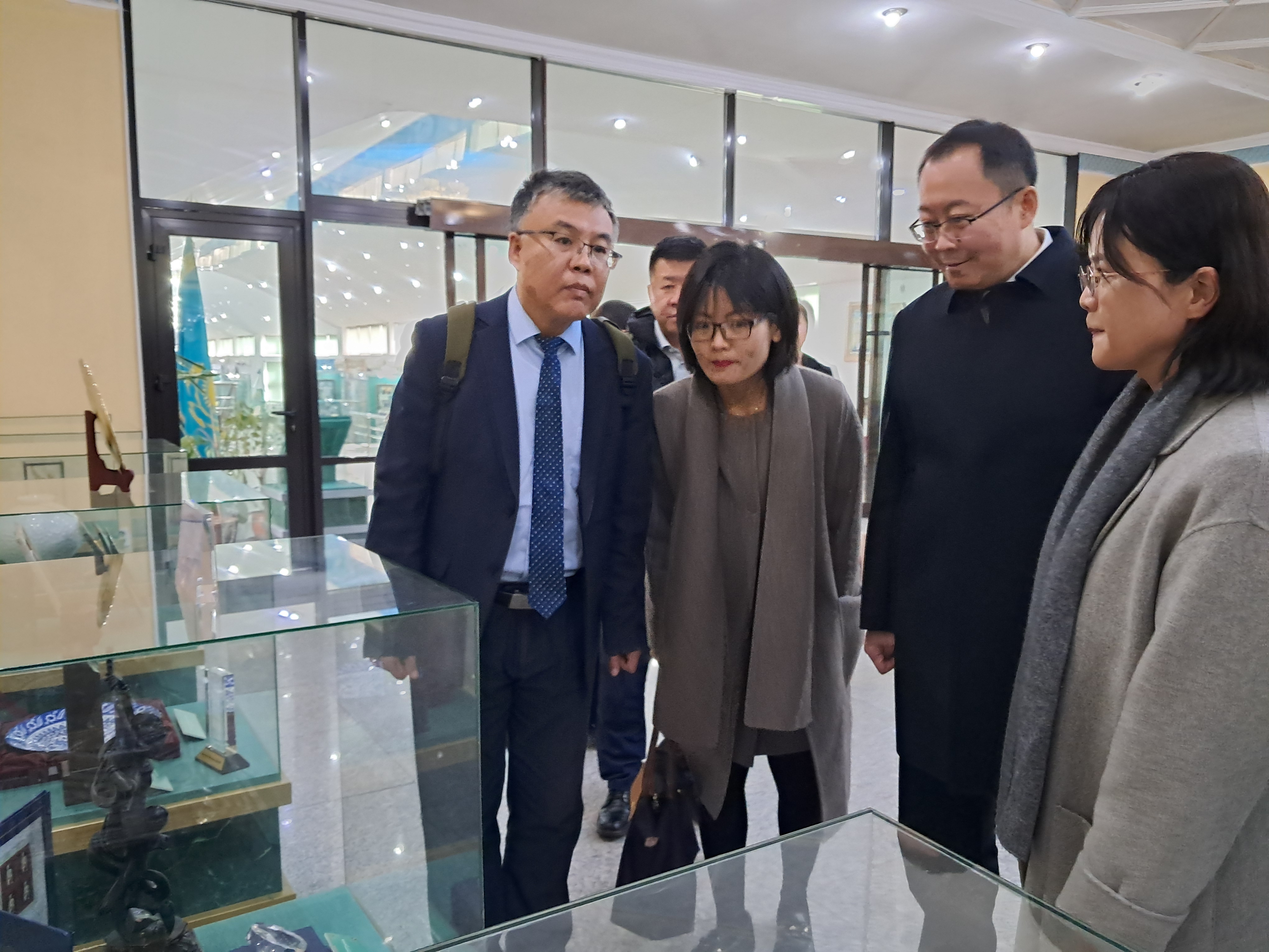 Қытай Халық Республикасының Ланчжоу университеті делегациясы музейде