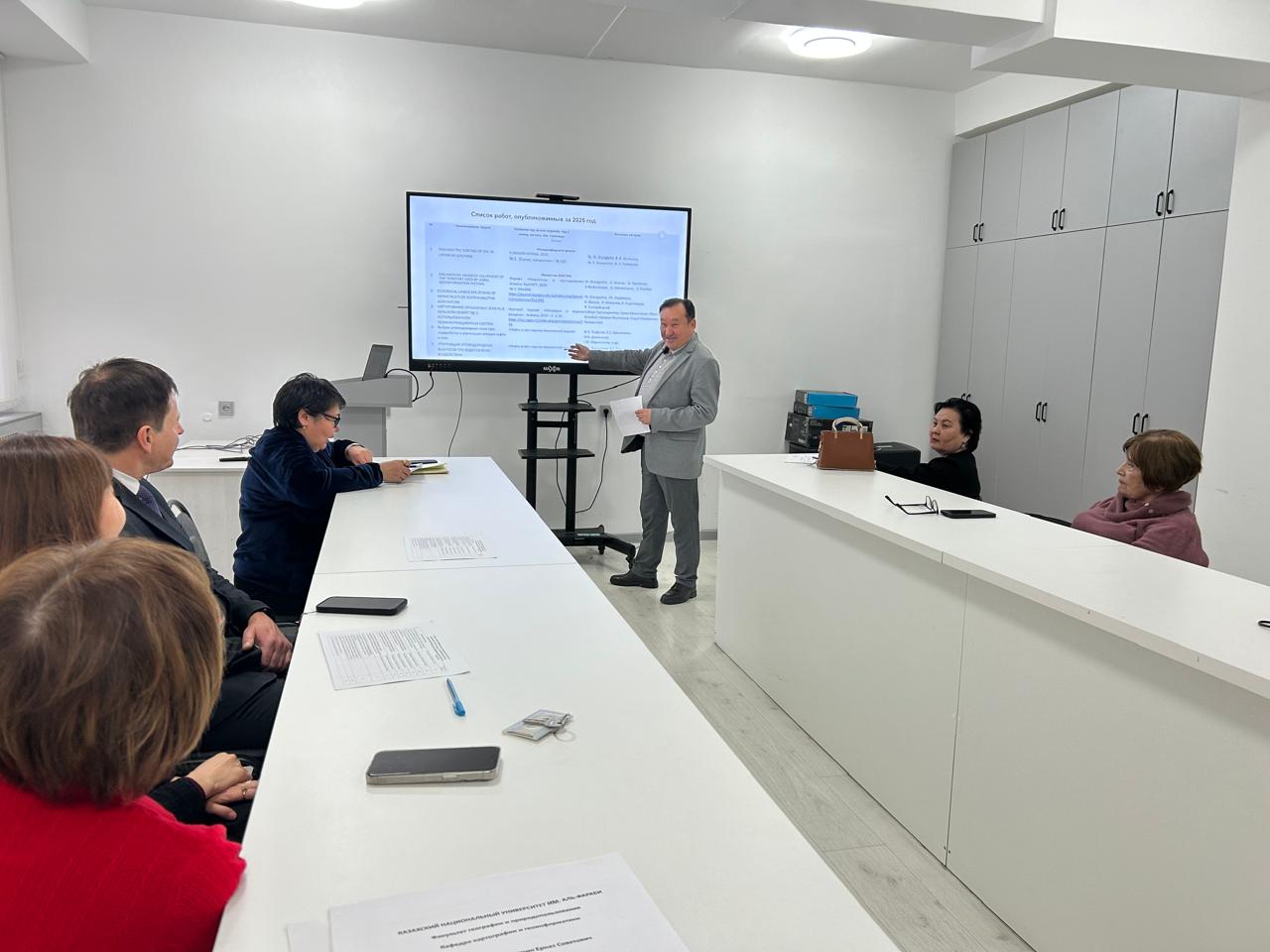 Факультеттің профессор-зерттеушілері мен доцент-зерттеушілерінің отырысы