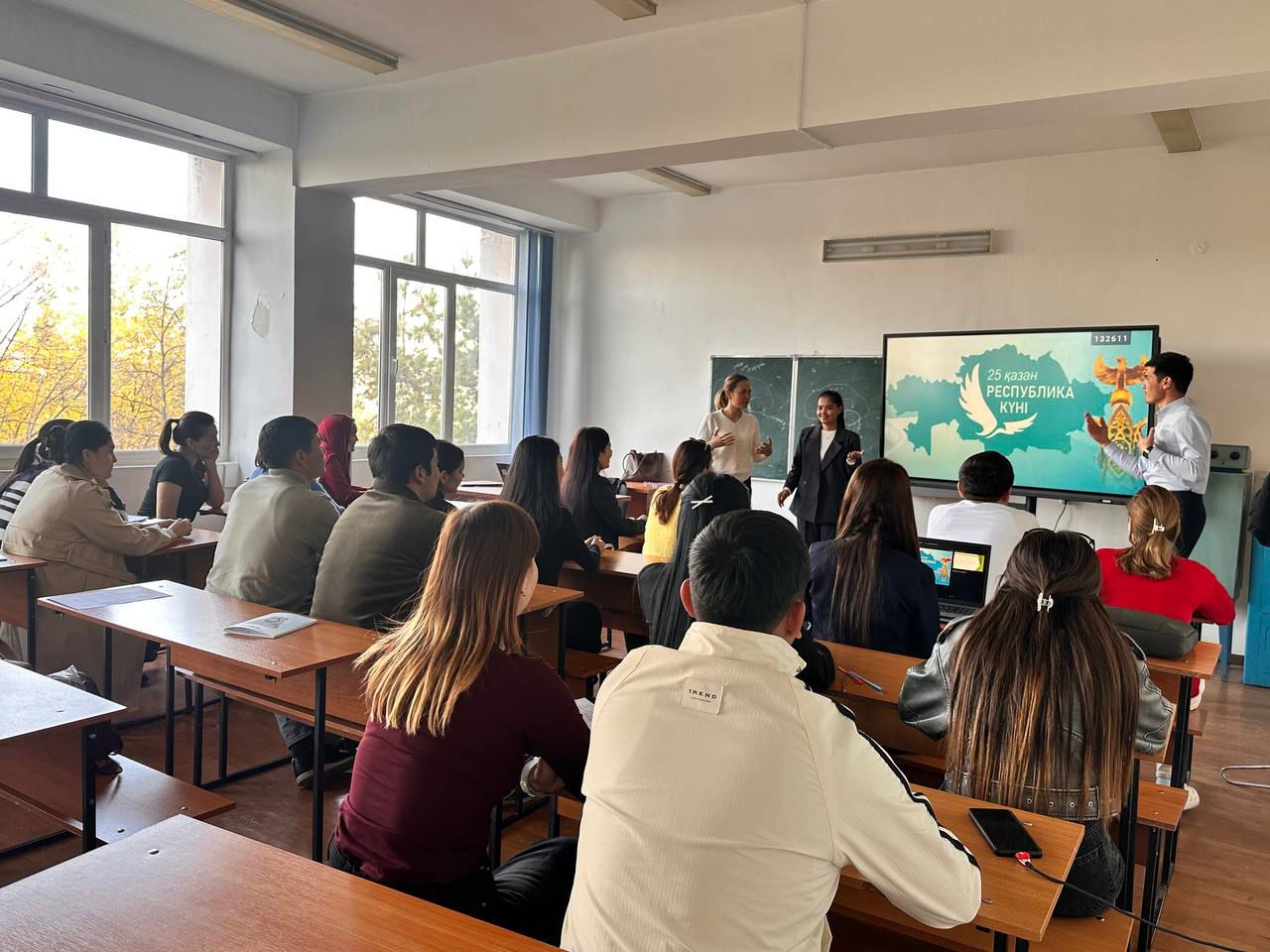 “25 қазан – Республика күні” атты дөңгелек үстелі