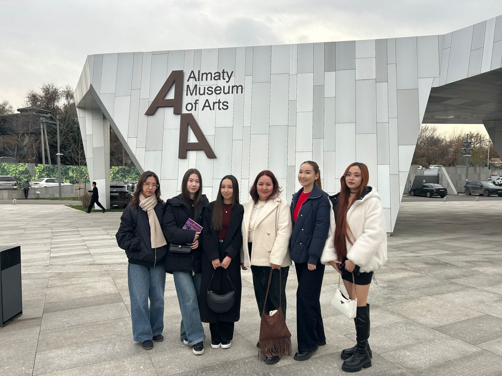 6В02304 – «Аударма ісі» мамандығының 3-курс студенттері  «ТМД 9 аясында  «Almaty Museum of Art»  мұражайына барды.