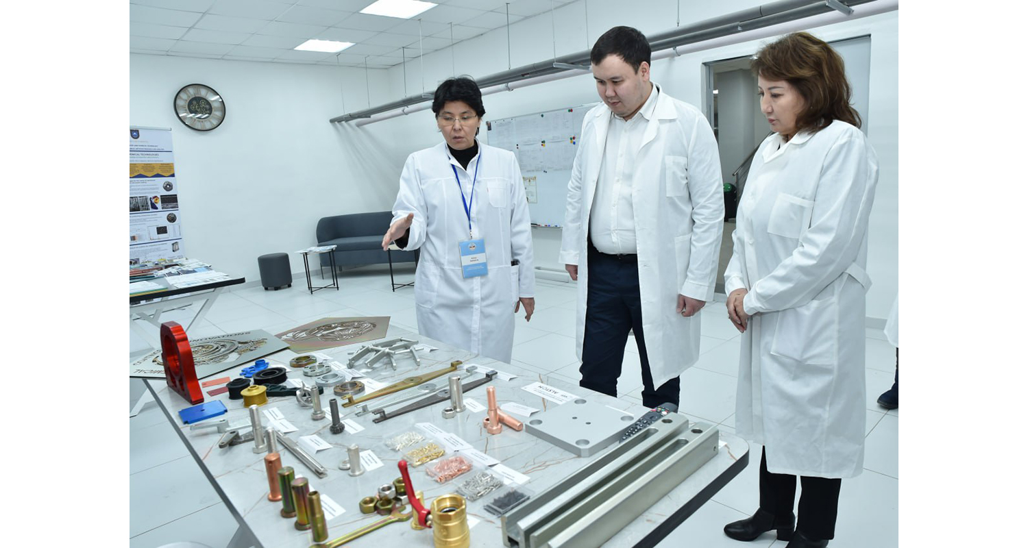 Head of "Science Foundation" familiarized with the scientific infrastructure of KazNU
