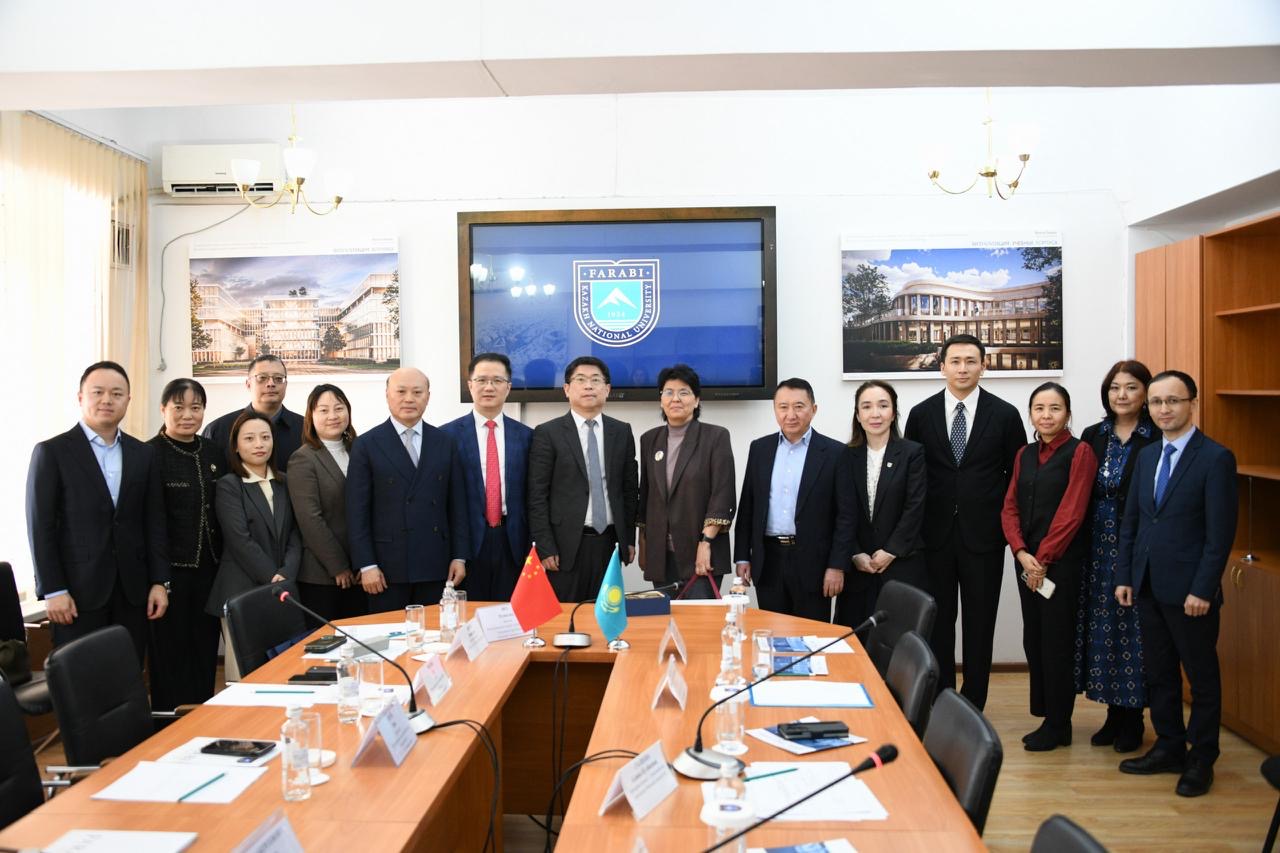 Шанхай университетінің өкілдерімен кездесу: бірлескен білім беру бағдарламасы бойынша ынтымақтастықтың басталуы