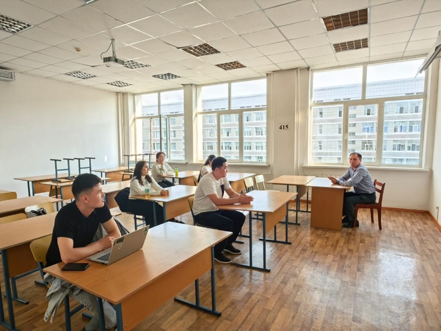 Математика кафедрасы жаңа қабылданған докторанттармен кездесу өткізді