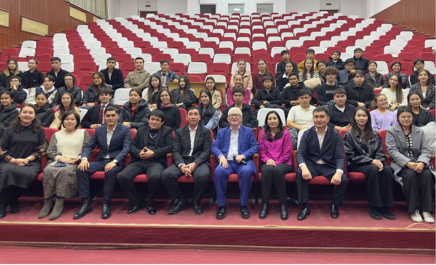 ӘЛ-ФАРАБИ АТЫНДАҒЫ ҚАЗАҚ ҰЛТТЫҚ УНИВЕРСИТЕТІНДЕ АҚЫН, САЗГЕР АСХАТ СҮЙІНДІКТІҢ «ЖҮРЕКТЕ БІР САҒЫНЫШ БҰЛҚЫНАДЫ» АТТЫ ӘДЕБИ-ТАНЫМДЫҚ КЕШІ ӨТТІ.