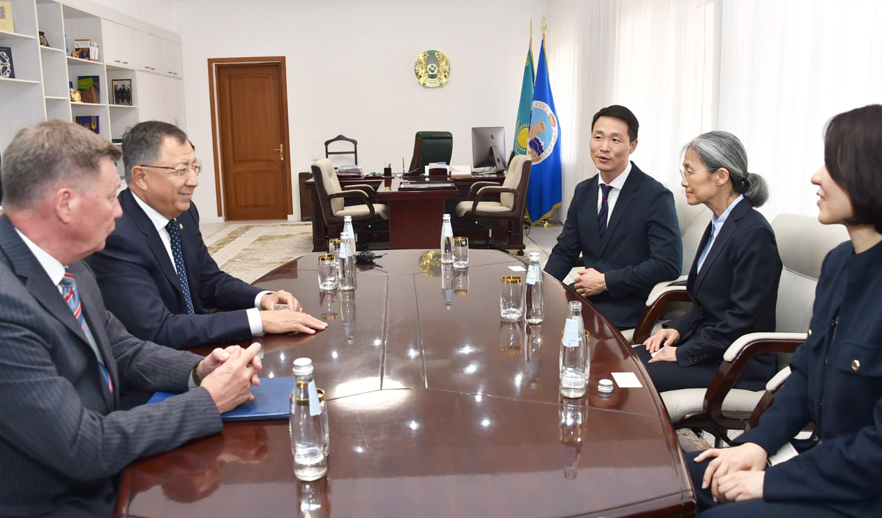 Ректор КазНУ встретился с судьей Верховного суда Республики Корея