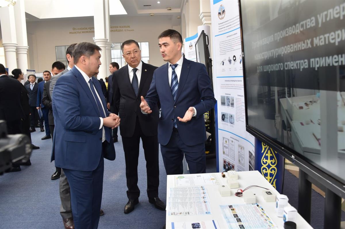 EXHIBITION OF SCIENTIFIC PROJECTS AT KAZNU