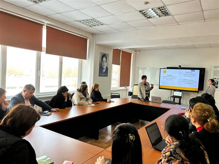 The possibility of &quot;coursera for campus&quot; was discussed at the faculty of oriental studies.