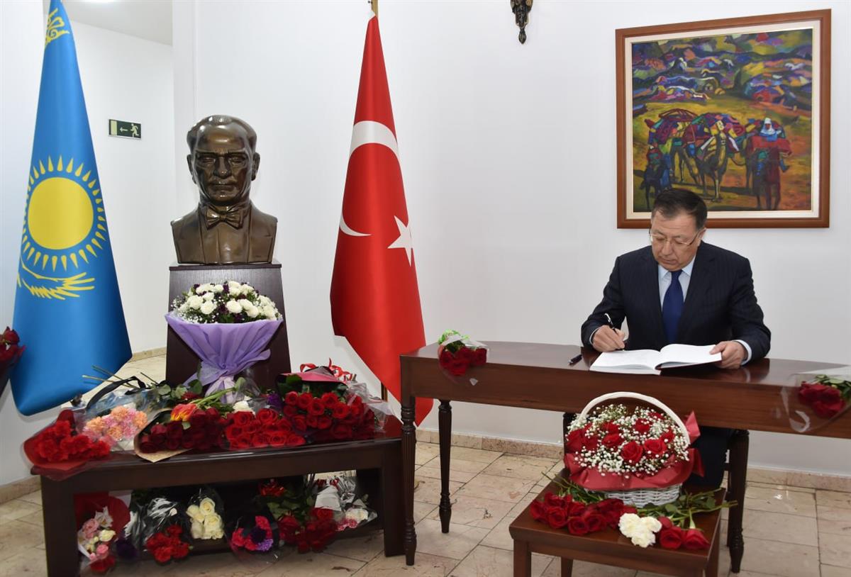  RECTOR VISITS THE CONSULATE OF TURKEY AND EXPRESSES CONDOLENCES