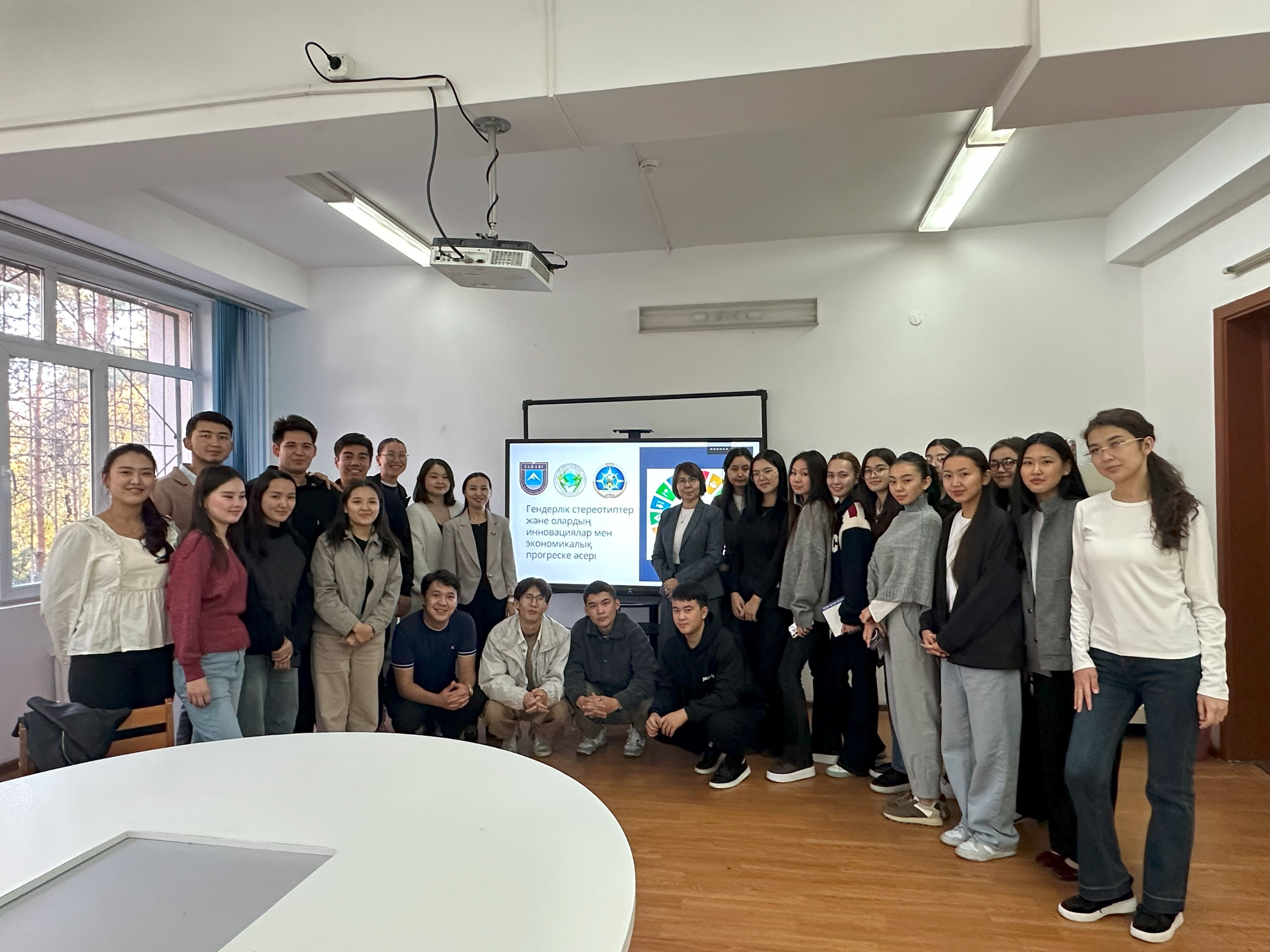 «Гендерлік стереотиптер және олардың инновациялар мен экономикалық прогреске әсері» тақырыбында дөңгелек үстел өтті