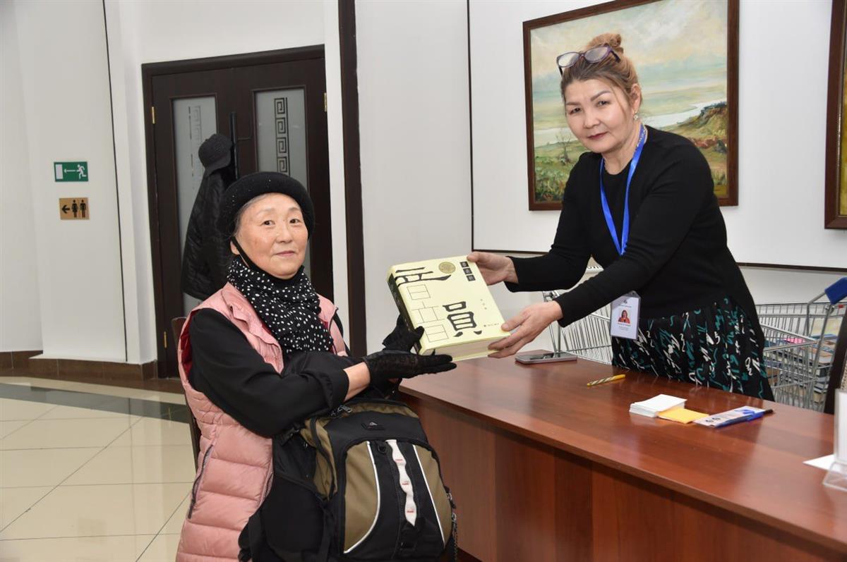 THE ACTION &quot;GIVE A BOOK TO THE LIBRARY&quot; IS BEING HELD AT KAZNU