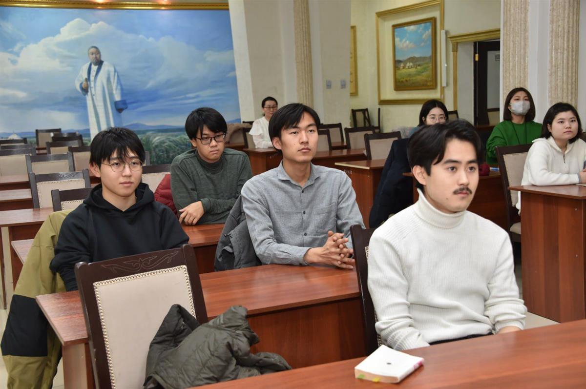 KAZNU HOSTS MEETING WITH EXCHANGE STUDENTS FROM JAPAN