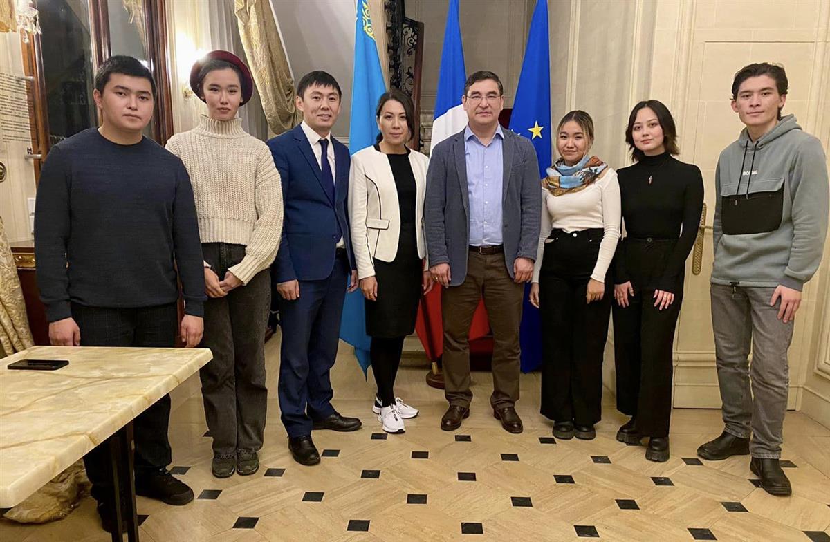 Students of the Faculty met with the Vice-Minister of Education of the Republic of Kazakhstan in France