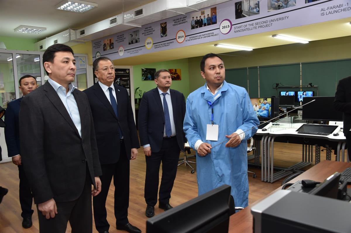 DEPUTY PRIME MINISTER OF THE REPUBLIC OF KAZAKHSTAN REVIEWS THE WORK OF THE CENTER FOR PROCESS INNOVATIONS OF KAZNU
