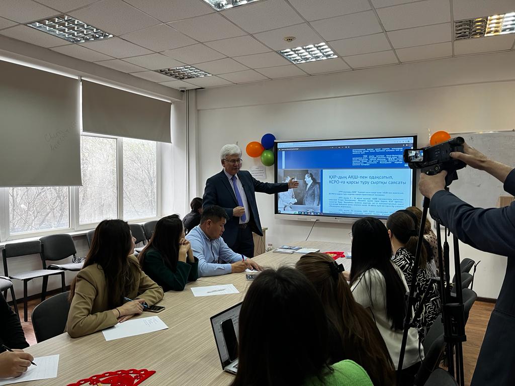 Тhe press service of KazNU recorded the lecture of Nabizhan Mukamethanuly, professor of the Chinese Studies Department