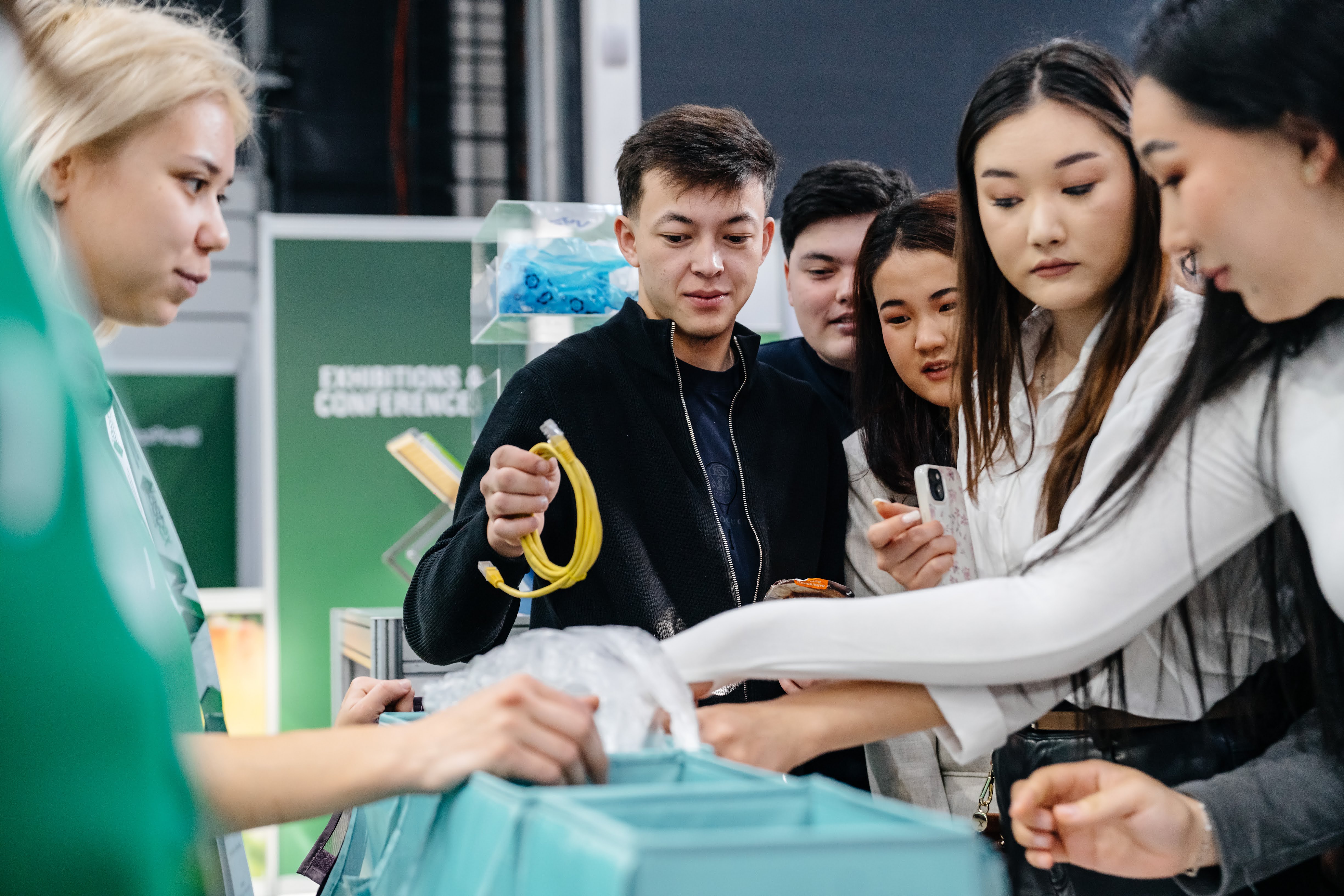 Plastex Qazaqstan 2025 көрмесіне бару: ҚазҰУ студенттері үшін жаңа білім мен тәжірибе