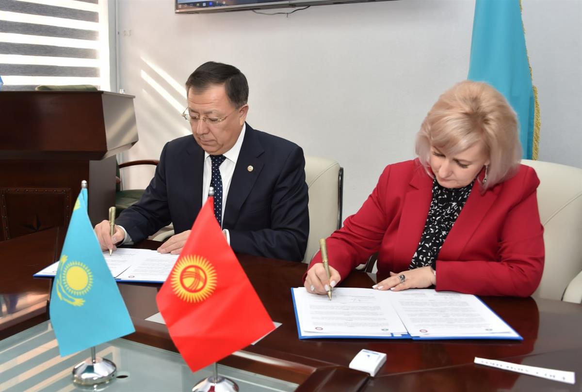 ҚазҰУ мен Қырғызстан халықаралық университеті меморандумға қол қойды