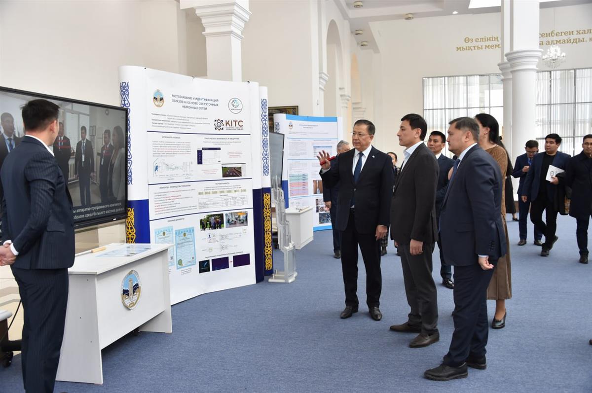 Алтай Кульгинов принял участие в  научной выставке ученых КазНУ