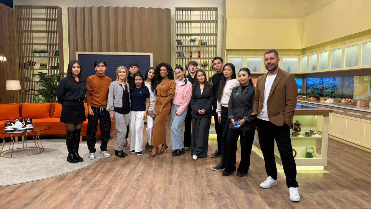 ҚазҰУ жас журналистері «Еуразия» телеарнасының жұмысымен танысты.