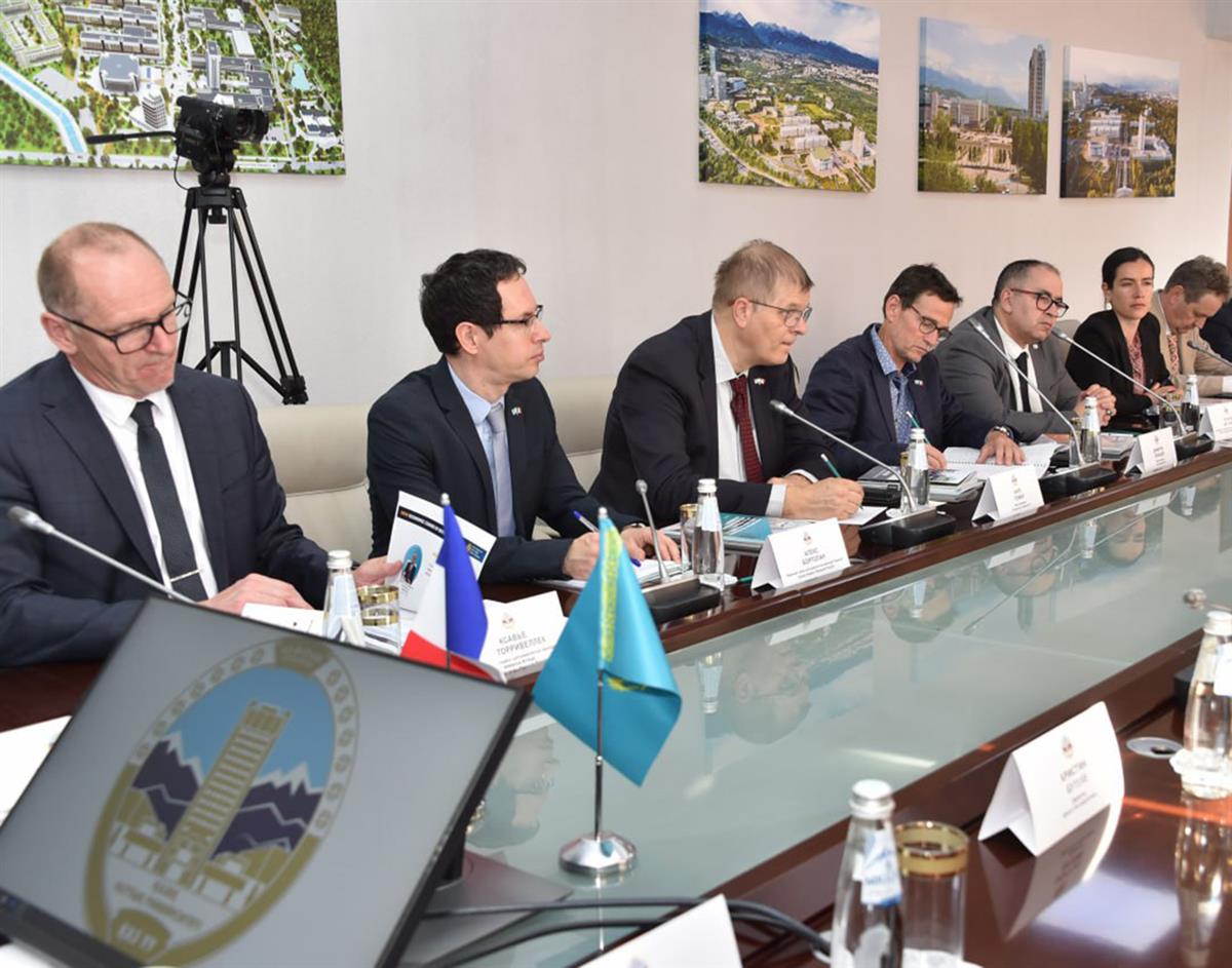 DELEGATION OF FRENCH UNIVERSITIES VISITS KAZNU ON A WORKING VISIT