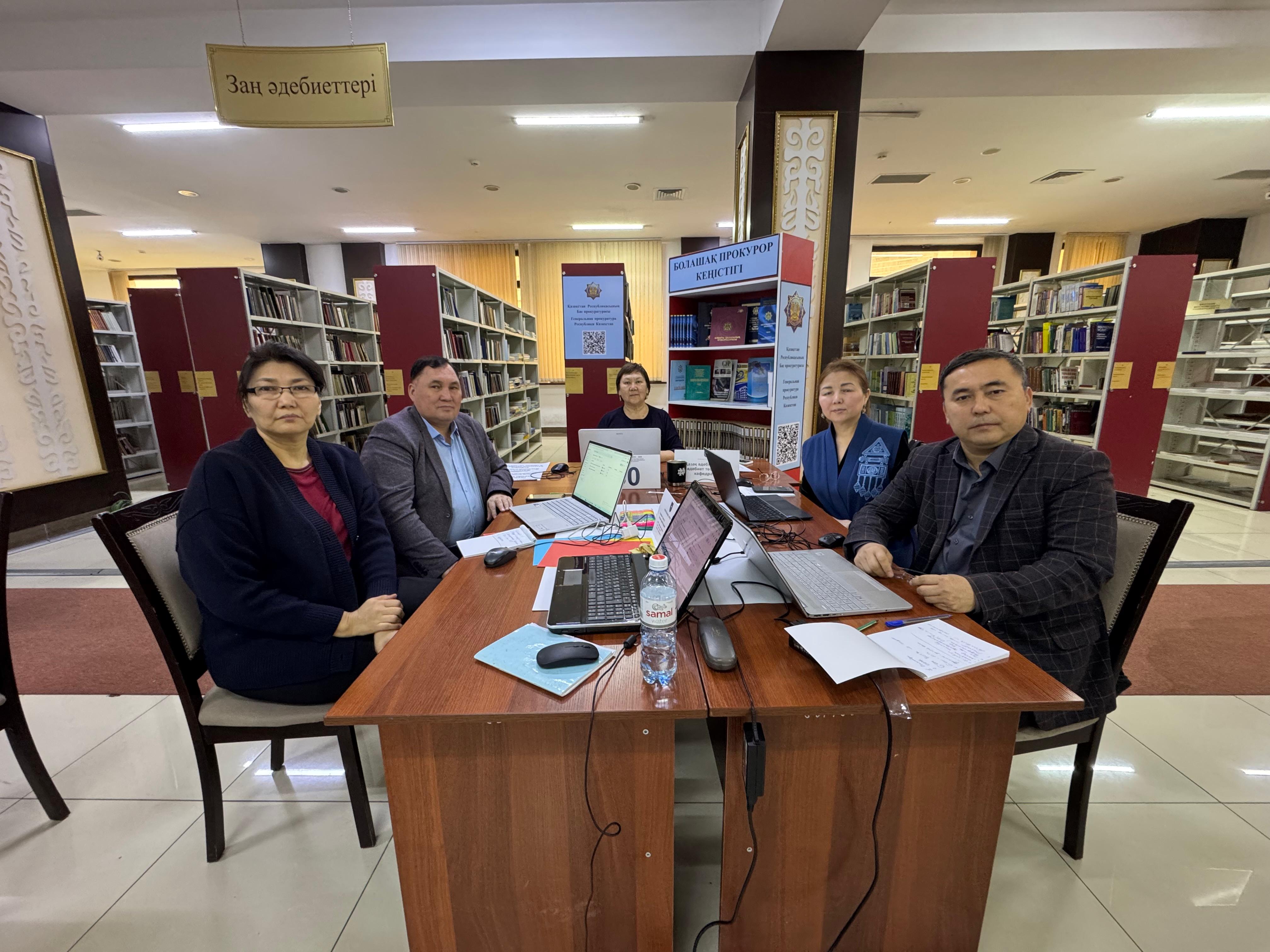 Филология факультетінің, Қазақ әдебиеті және әдебиет теориясы кафедрасының оқытушылары академиялық басқару және білім беру сапасы мәселелері бойынша сараптамалық стратегиялық сессияға қатысты.