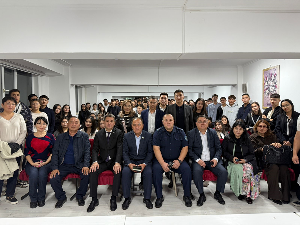 №18 Студенттер үйіндегі тәртіп пен құқықтық мәдениет жөніндегі кездесу