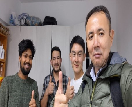 Кураторы кафедры политологии и политических технологий посетили студенческое общежитие