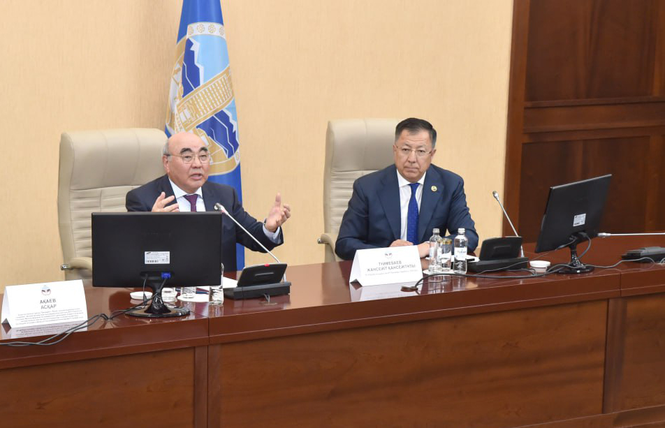 KAZNU HOSTED A MEETING AND LECTURE WITH ASKAR AKAYEV