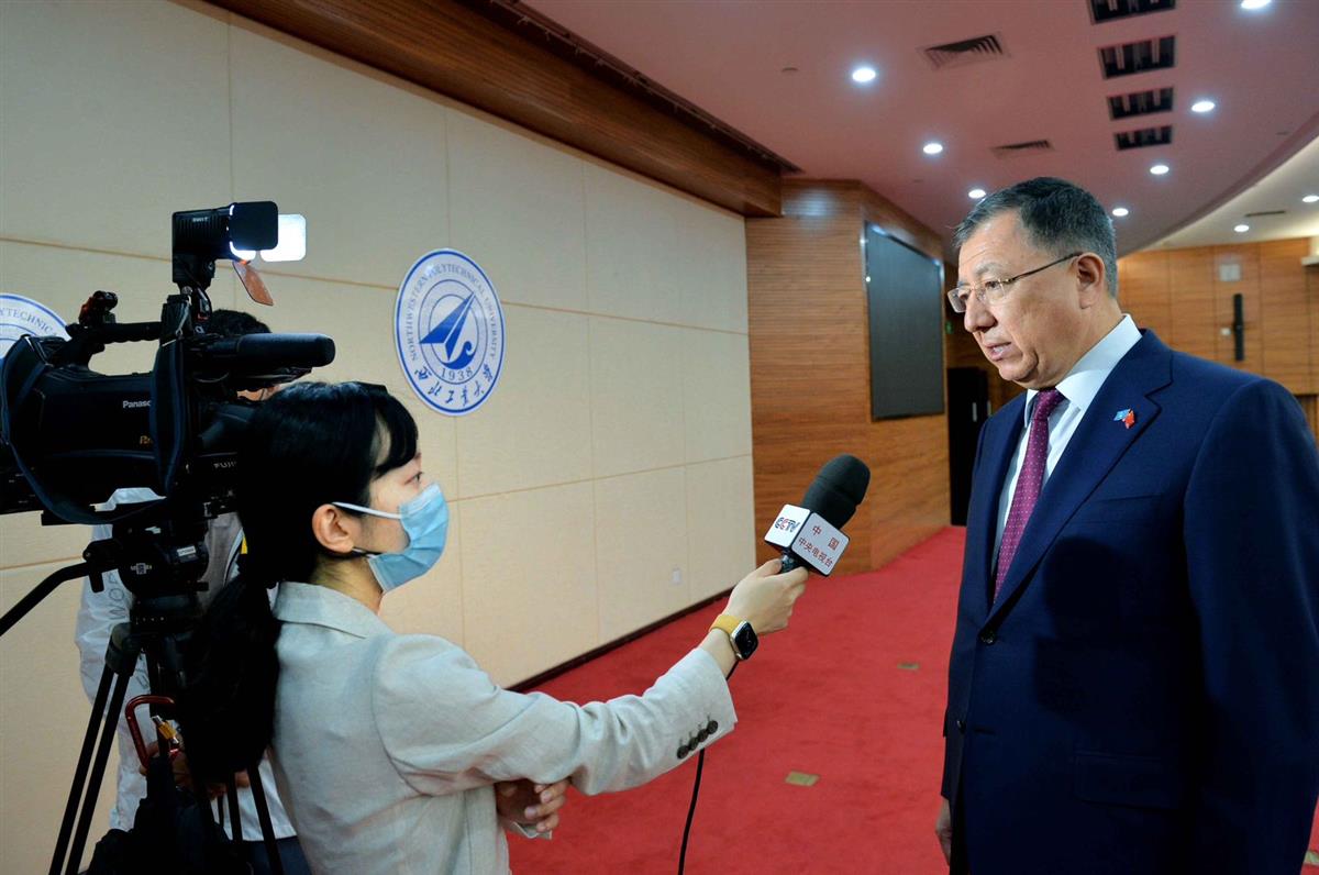 Ректор КазНУ дал интервью китайскому телеканалу CCTV