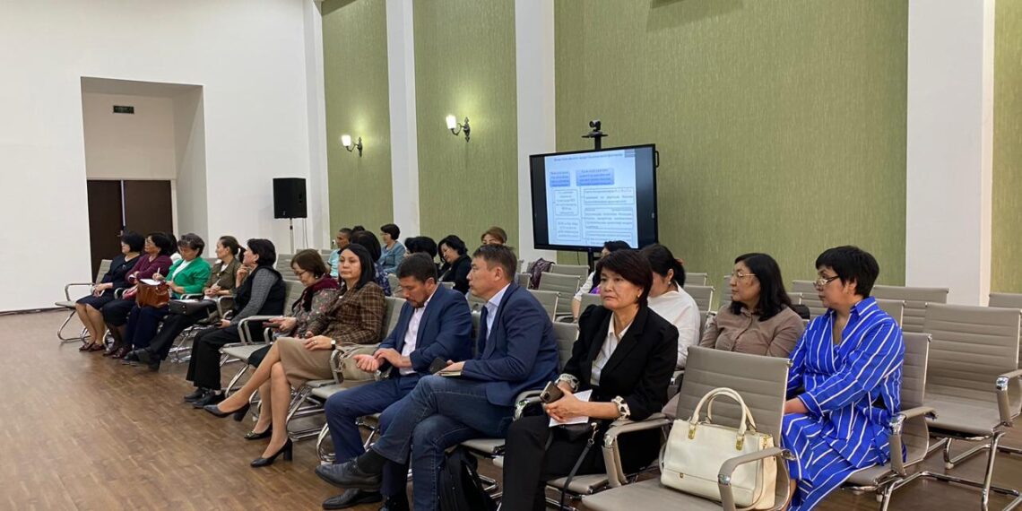 Республиканский круглый стол на тему «Вопросы уровневого обучения казахскому языку».