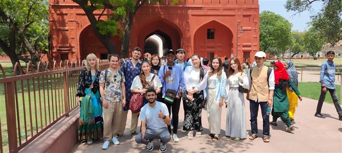 Students of the department of indology take part in the international forum