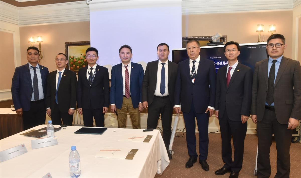 Ректор КазНУ встретился с представителями компании Huawei