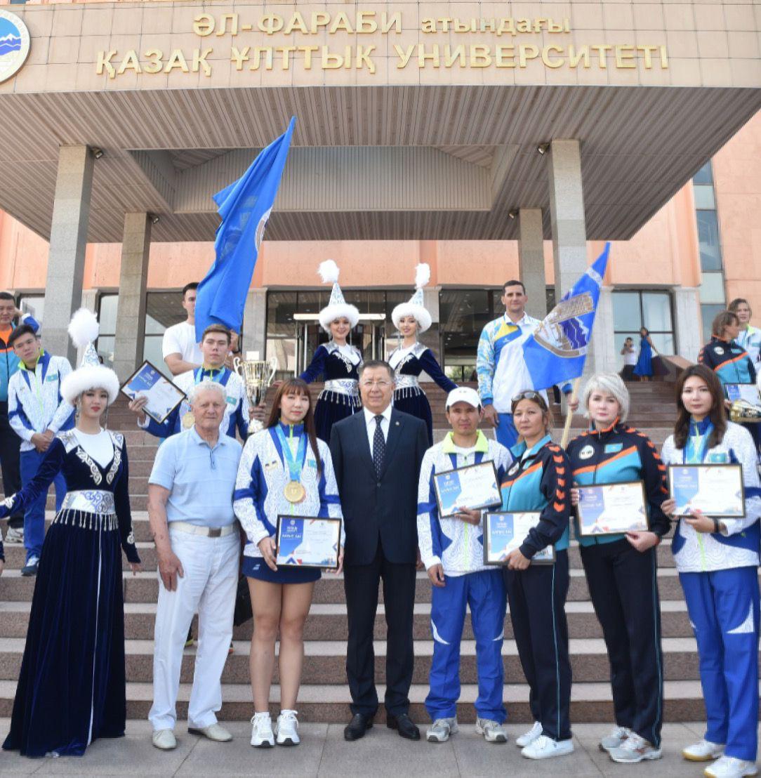 Церемония награждения победителей XII летней Универсиады в Казахском национальном университете имени аль-Фараби