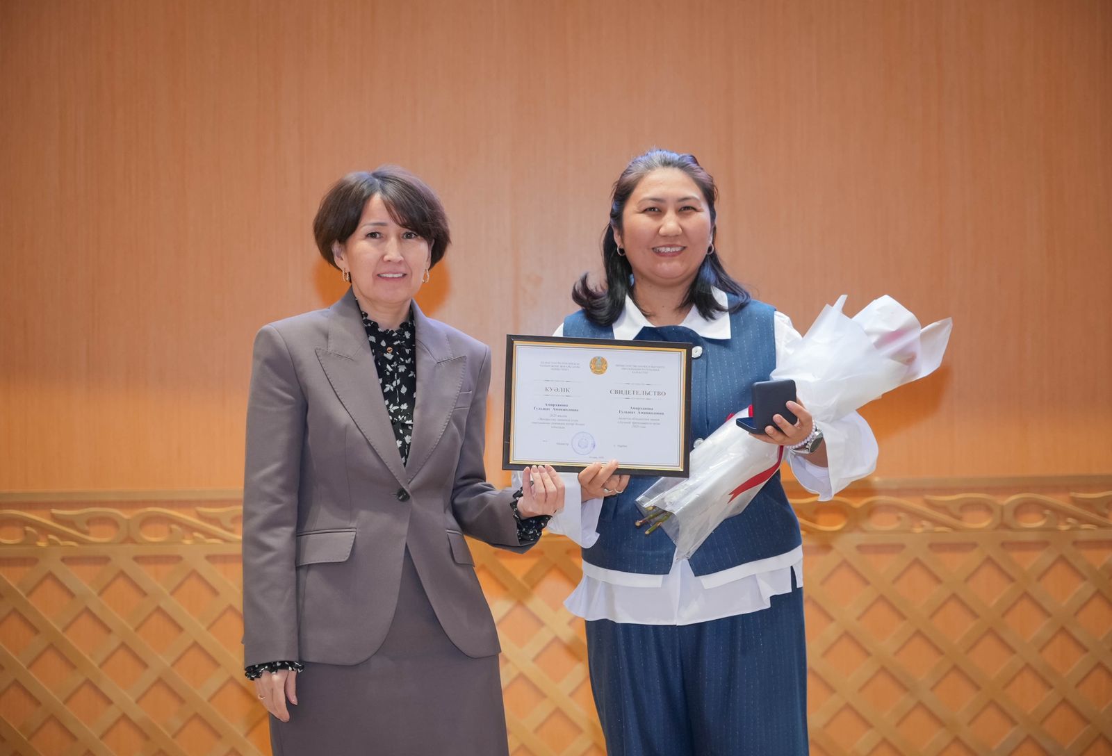 «Жоғары оқу орнының үздік оқытушысы» марапатына ие болған оқытушыларымызды шын жүректен құттықтаймыз!