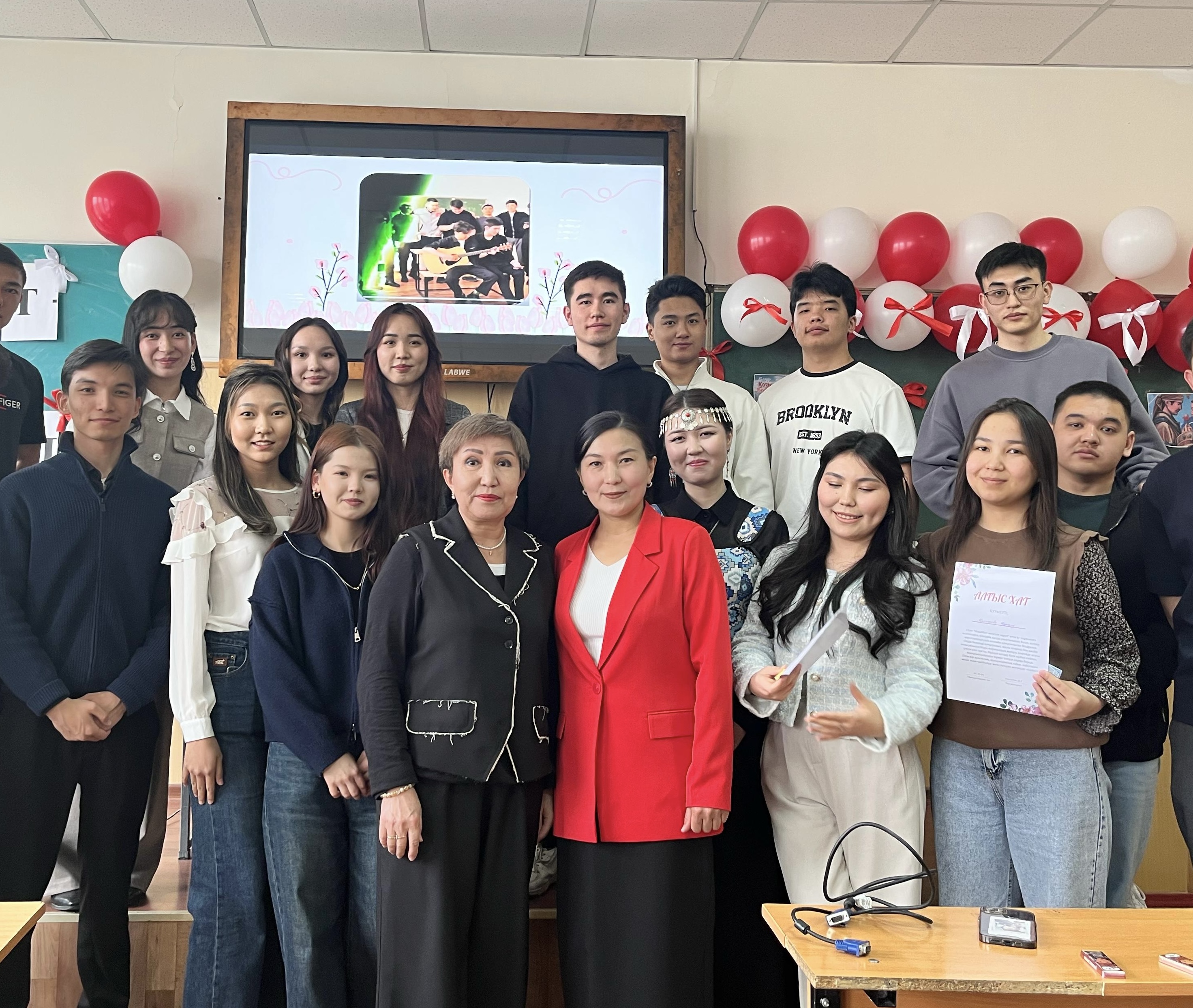 "Қазіргі қоғамдағы әйелдің орны" атты тақырыптағы кураторлық сағат өтілді