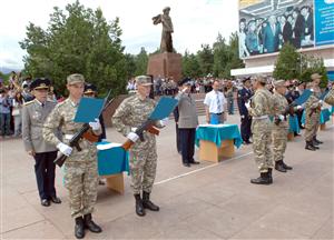 В КазНУ состоялась торжественная церемония принятия военной присяги